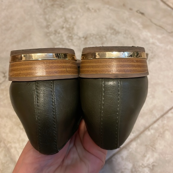 Fergie Green oxfords with gold detailing - Picture 6 of 7